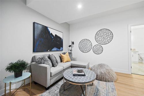 2803 Copper Ridge Drive, West Kelowna, BC - Indoor Photo Showing Living Room