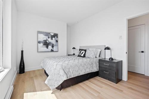 2803 Copper Ridge Drive, West Kelowna, BC - Indoor Photo Showing Bedroom