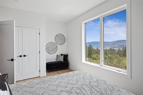 2803 Copper Ridge Drive, West Kelowna, BC - Indoor Photo Showing Bedroom