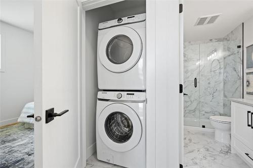 2803 Copper Ridge Drive, West Kelowna, BC - Indoor Photo Showing Laundry Room