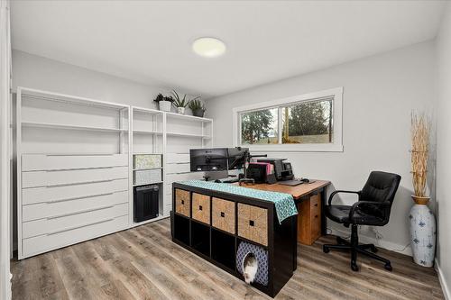 450 Mcdonald Road, Kelowna, BC - Indoor