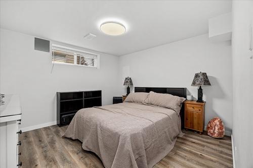 450 Mcdonald Road, Kelowna, BC - Indoor Photo Showing Bedroom