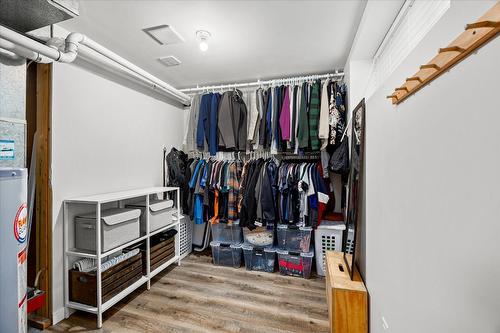 450 Mcdonald Road, Kelowna, BC - Indoor With Storage