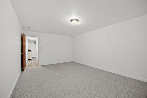 450 Mcdonald Road, Kelowna, BC - Indoor Photo Showing Other Room