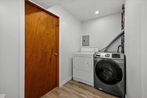 450 Mcdonald Road, Kelowna, BC - Indoor Photo Showing Laundry Room