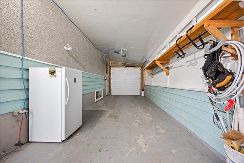 450 Mcdonald Road, Kelowna, BC - Indoor Photo Showing Garage