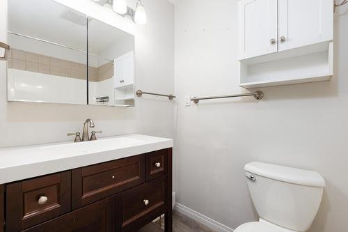 114-1051 Gerry Sorensen Way, Kimberley, BC - Indoor Photo Showing Bathroom