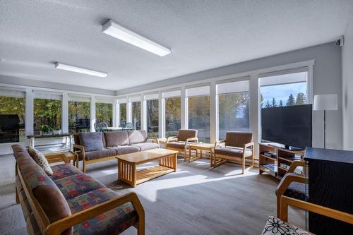 114-1051 Gerry Sorensen Way, Kimberley, BC - Indoor Photo Showing Living Room