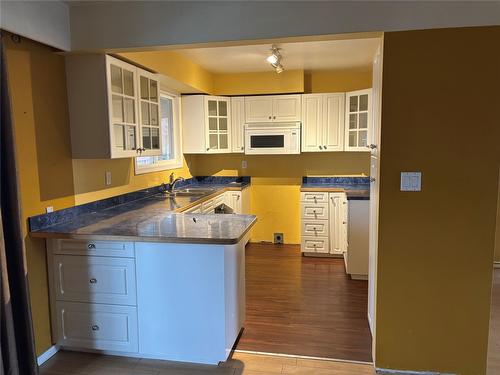 332 Oak Road, Kamloops, BC - Indoor Photo Showing Kitchen