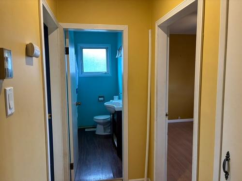 332 Oak Road, Kamloops, BC - Indoor Photo Showing Bathroom