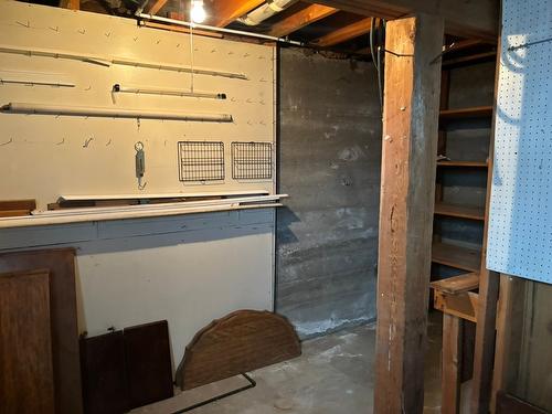 332 Oak Road, Kamloops, BC - Indoor Photo Showing Basement