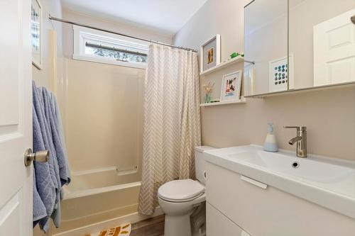 3190 Mcleod Road, West Kelowna, BC - Indoor Photo Showing Bathroom