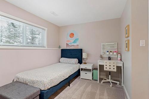 3190 Mcleod Road, West Kelowna, BC - Indoor Photo Showing Bedroom