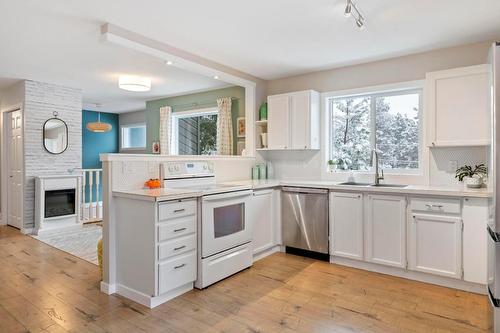 3190 Mcleod Road, West Kelowna, BC - Indoor Photo Showing Kitchen