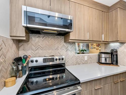 202-2757 Quadra St, Victoria, BC - Indoor Photo Showing Kitchen