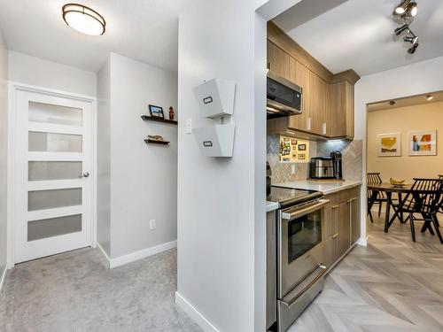 202-2757 Quadra St, Victoria, BC - Indoor Photo Showing Kitchen