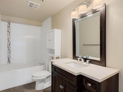 205-9711 Fifth St, Sidney, BC - Indoor Photo Showing Bathroom