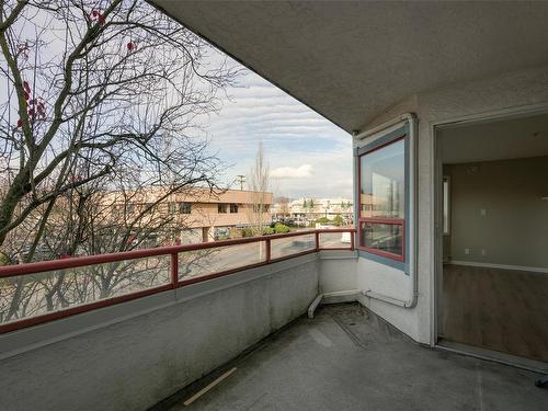 205-9711 Fifth St, Sidney, BC - Outdoor With Exterior