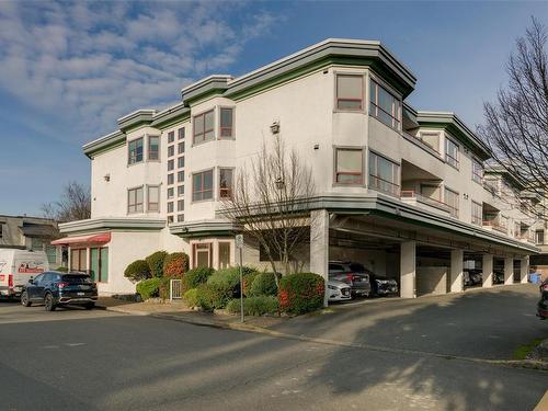 205-9711 Fifth St, Sidney, BC - Outdoor