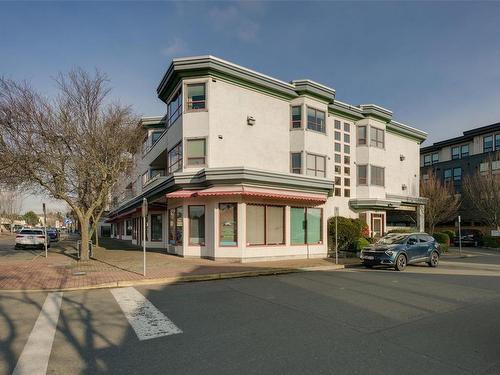 205-9711 Fifth St, Sidney, BC - Outdoor