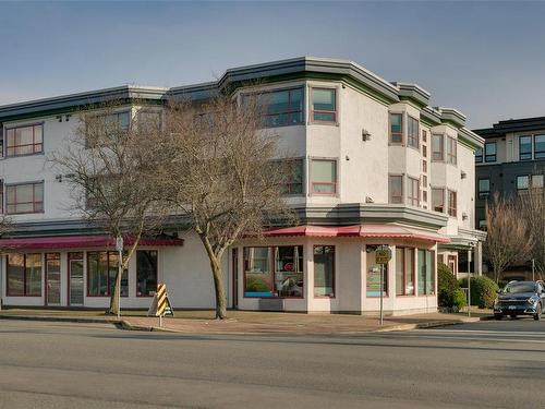 205-9711 Fifth St, Sidney, BC - Outdoor