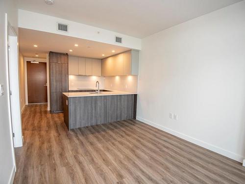 804-1100 Yates St, Victoria, BC - Indoor Photo Showing Kitchen