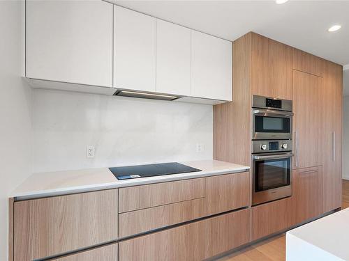 702-2000 Hannington Rd, Langford, BC - Indoor Photo Showing Kitchen