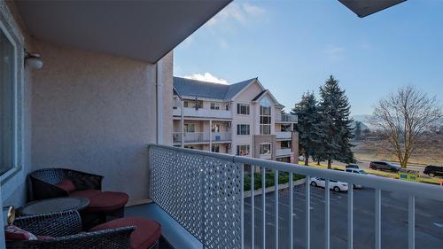 215-400 Sutton Crescent, Kelowna, BC - Outdoor With Exterior