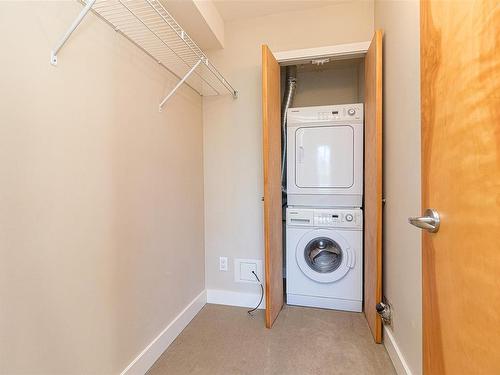 306-356 Gorge Rd East, Victoria, BC - Indoor Photo Showing Laundry Room