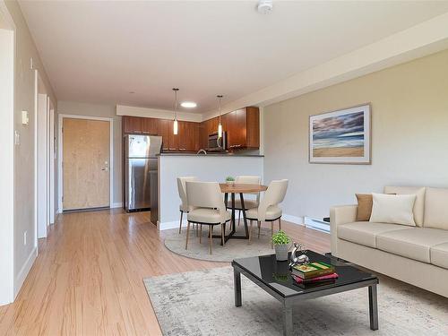 306-356 Gorge Rd East, Victoria, BC - Indoor Photo Showing Living Room