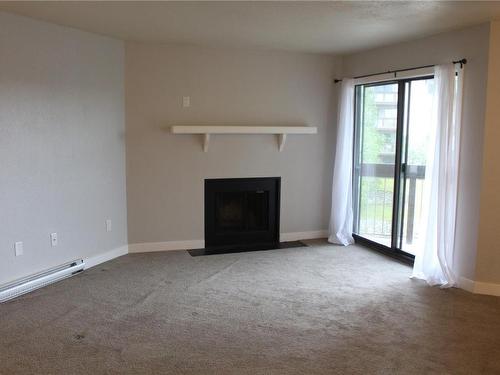 512-71 Gorge Rd West, Saanich, BC - Indoor Photo Showing Living Room With Fireplace