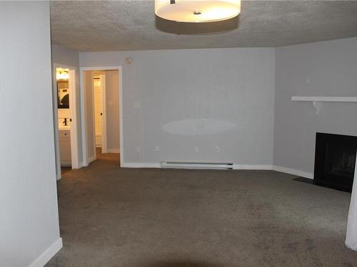 512-71 Gorge Rd West, Saanich, BC - Indoor Photo Showing Other Room