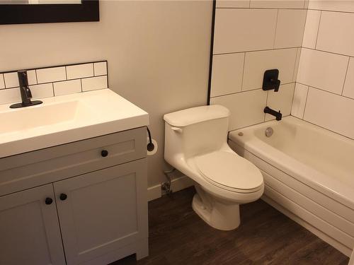 512-71 Gorge Rd West, Saanich, BC - Indoor Photo Showing Bathroom