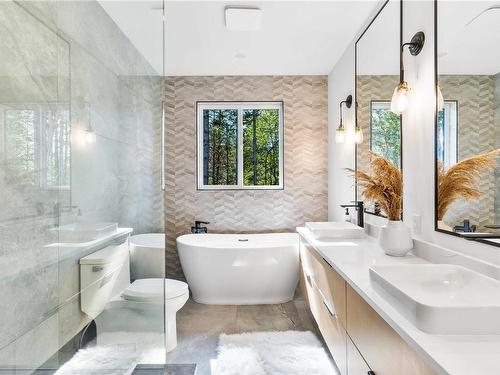 1371 Sandstone Lane, Langford, BC - Indoor Photo Showing Bathroom