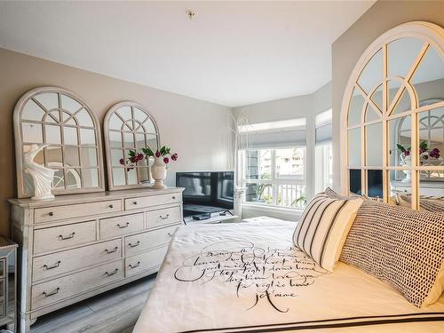 407-5650 Edgewater Lane, Nanaimo, BC - Indoor Photo Showing Bedroom