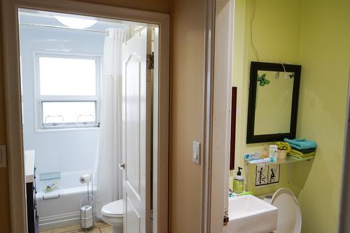 527 Shuswap Avenue, Chase, BC - Indoor Photo Showing Bathroom