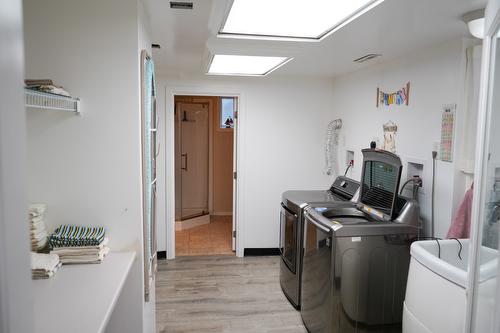 527 Shuswap Avenue, Chase, BC - Indoor Photo Showing Laundry Room