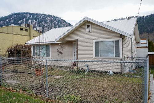 527 Shuswap Avenue, Chase, BC - Outdoor