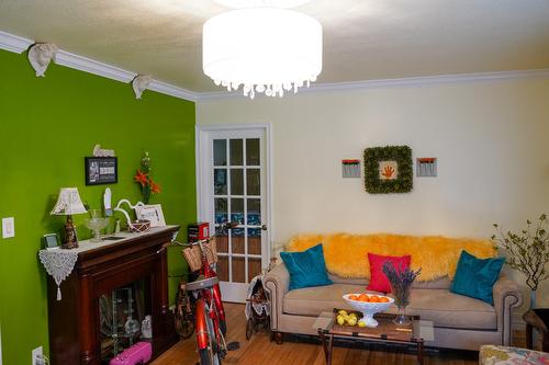 527 Shuswap Avenue, Chase, BC - Indoor Photo Showing Living Room