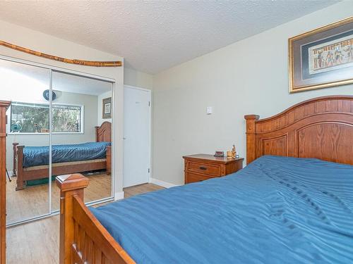 303-363 Morison Ave, Parksville, BC - Indoor Photo Showing Bedroom