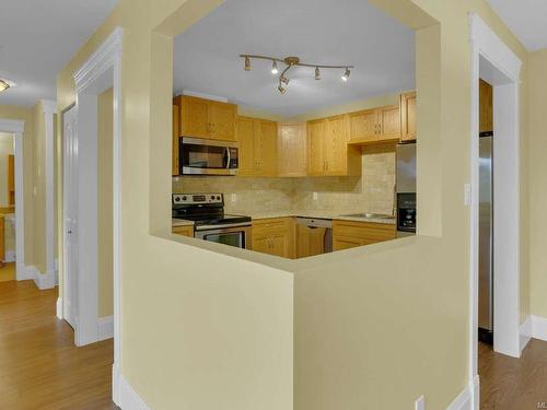 404-6715 Dover Rd, Nanaimo, BC - Indoor Photo Showing Kitchen