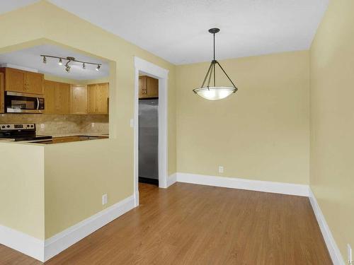 404-6715 Dover Rd, Nanaimo, BC - Indoor Photo Showing Kitchen