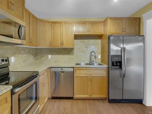 404-6715 Dover Rd, Nanaimo, BC - Indoor Photo Showing Kitchen With Stainless Steel Kitchen With Double Sink With Upgraded Kitchen