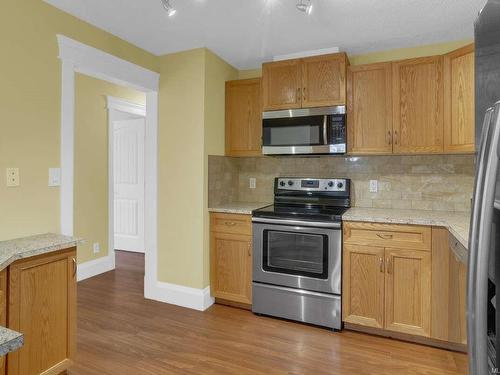 404-6715 Dover Rd, Nanaimo, BC - Indoor Photo Showing Kitchen With Stainless Steel Kitchen