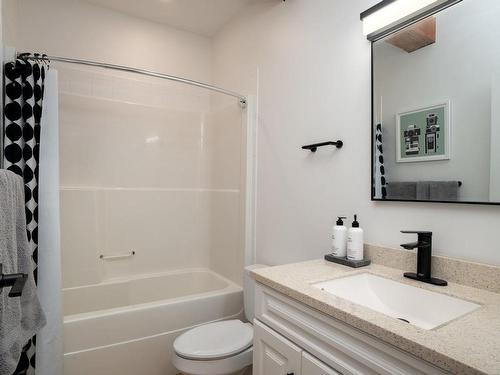 321-599 Pandora Ave, Victoria, BC - Indoor Photo Showing Bathroom