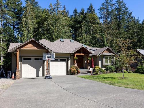 692 Colby Rd, Comox, BC 