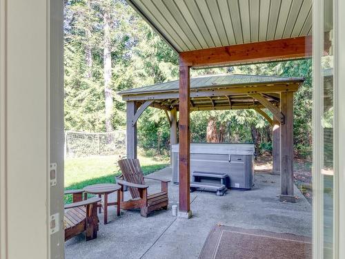 692 Colby Rd, Comox, BC 