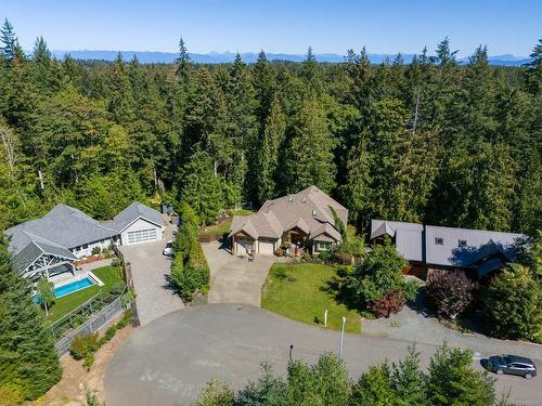 692 Colby Rd, Comox, BC 