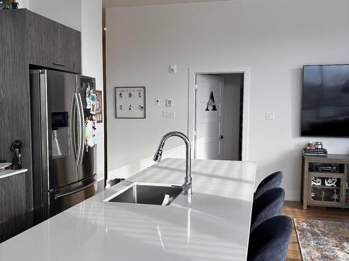 Kitchen - 105-40 Rue D'Ambre, Candiac, QC - Indoor Photo Showing Kitchen With Upgraded Kitchen