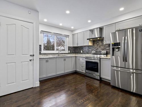 Cuisine - 6775 33E Avenue, Montréal (Rosemont/La Petite-Patrie), QC - Indoor Photo Showing Kitchen With Upgraded Kitchen